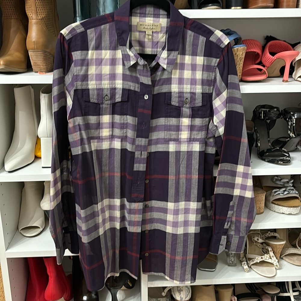 Burberry lightweight cotton top.